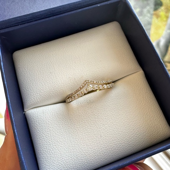 Yellow Gold Diamond Contour Ring - Picture 4 of 6